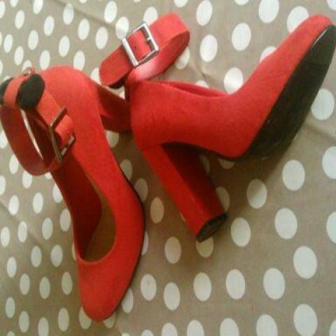 troc de  superbes chaussures rouges, sur mytroc