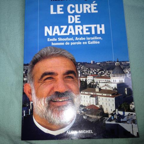 troc de  Le curé de Nazareth - Hubert Prolongeau, sur mytroc