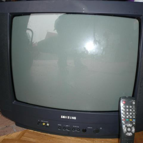 troc de  téléviseur 56 cm dewoow, sur mytroc