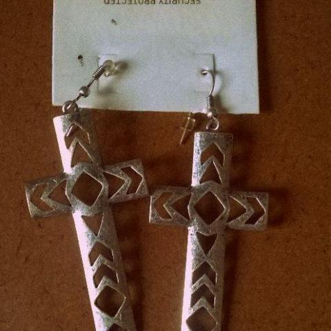 troc de  Grandes boucles d'oreilles croix, sur mytroc