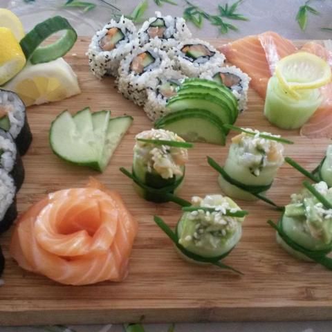 troc de  plateau 100 sushis/makis/california rolls, sur mytroc