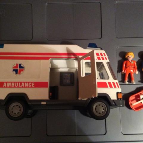 troc de  Ambulance Playmobil - Réservé, sur mytroc