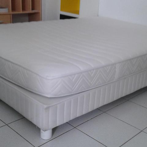 troc de  Lit - matelas + sommier (pièce ou lot), sur mytroc