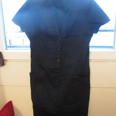 troc de  Robe noire classique HetM taille 42., sur mytroc