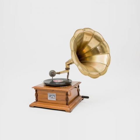 troc de  Cherche phonographe ou gramophone à plateau, sur mytroc