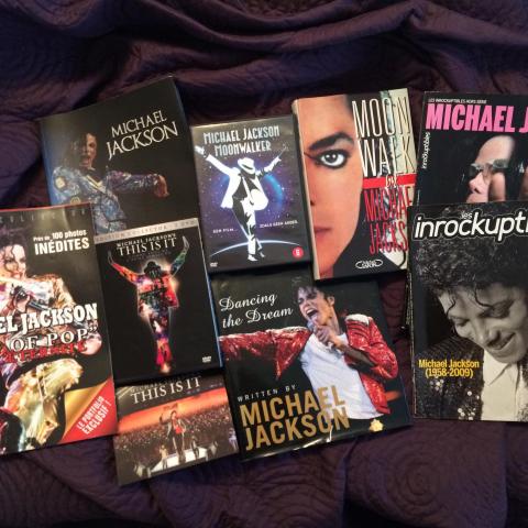 troc de  Collection : livres, magazines, DVDs Michael Jackson, sur mytroc