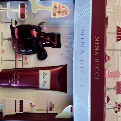 troc de  coffret parfum Nina Ricci NEUf, sur mytroc