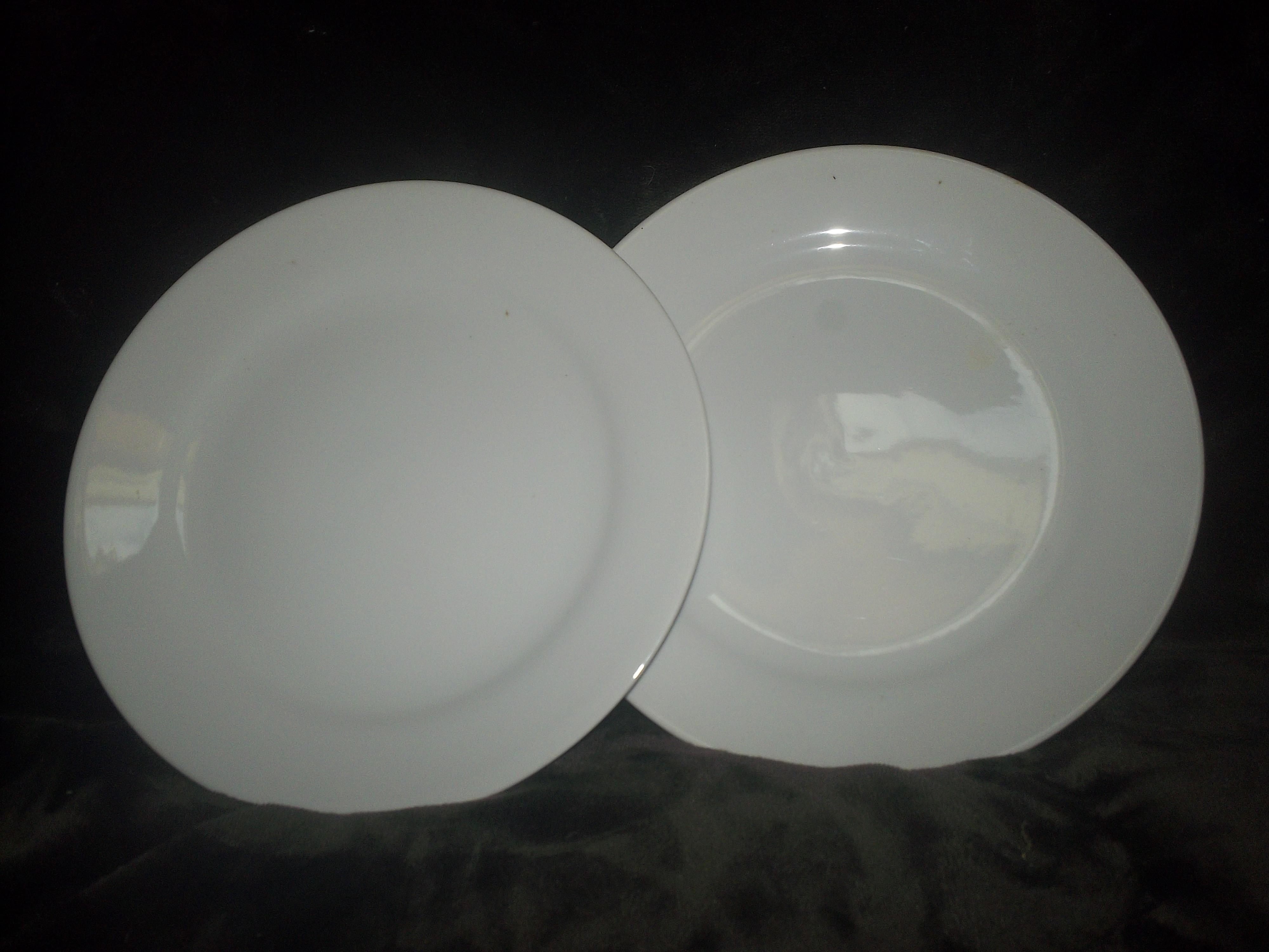 troc de troc 2 assiettes plates blanches image 0