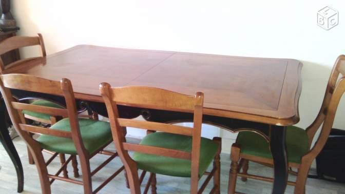 troc de troc grande table et quatre chaises en merisier image 0