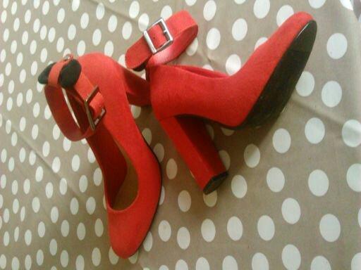 troc de troc superbes chaussures rouges image 0