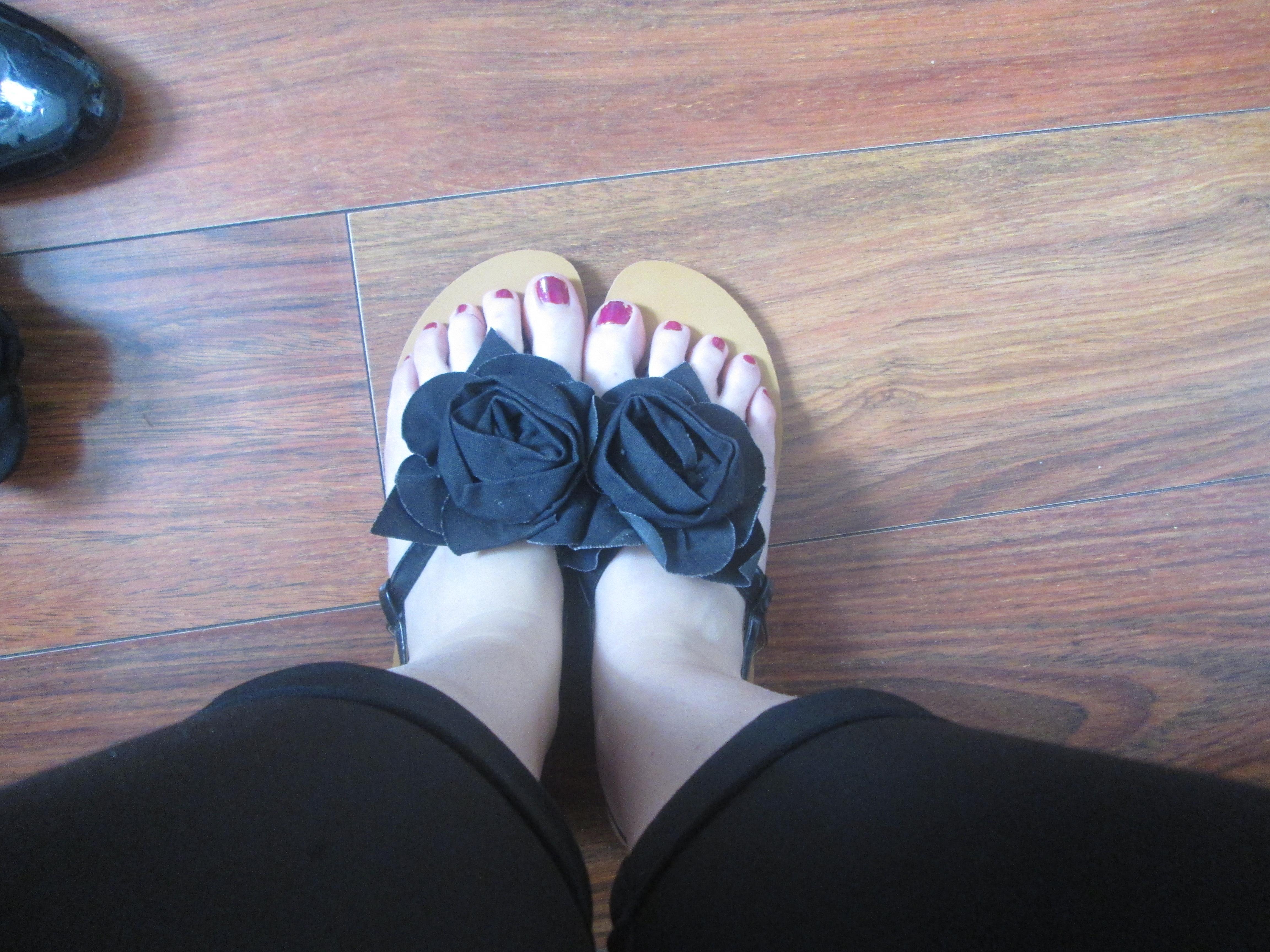 troc de troc sandales taille 40 noires avec fleurs image 0