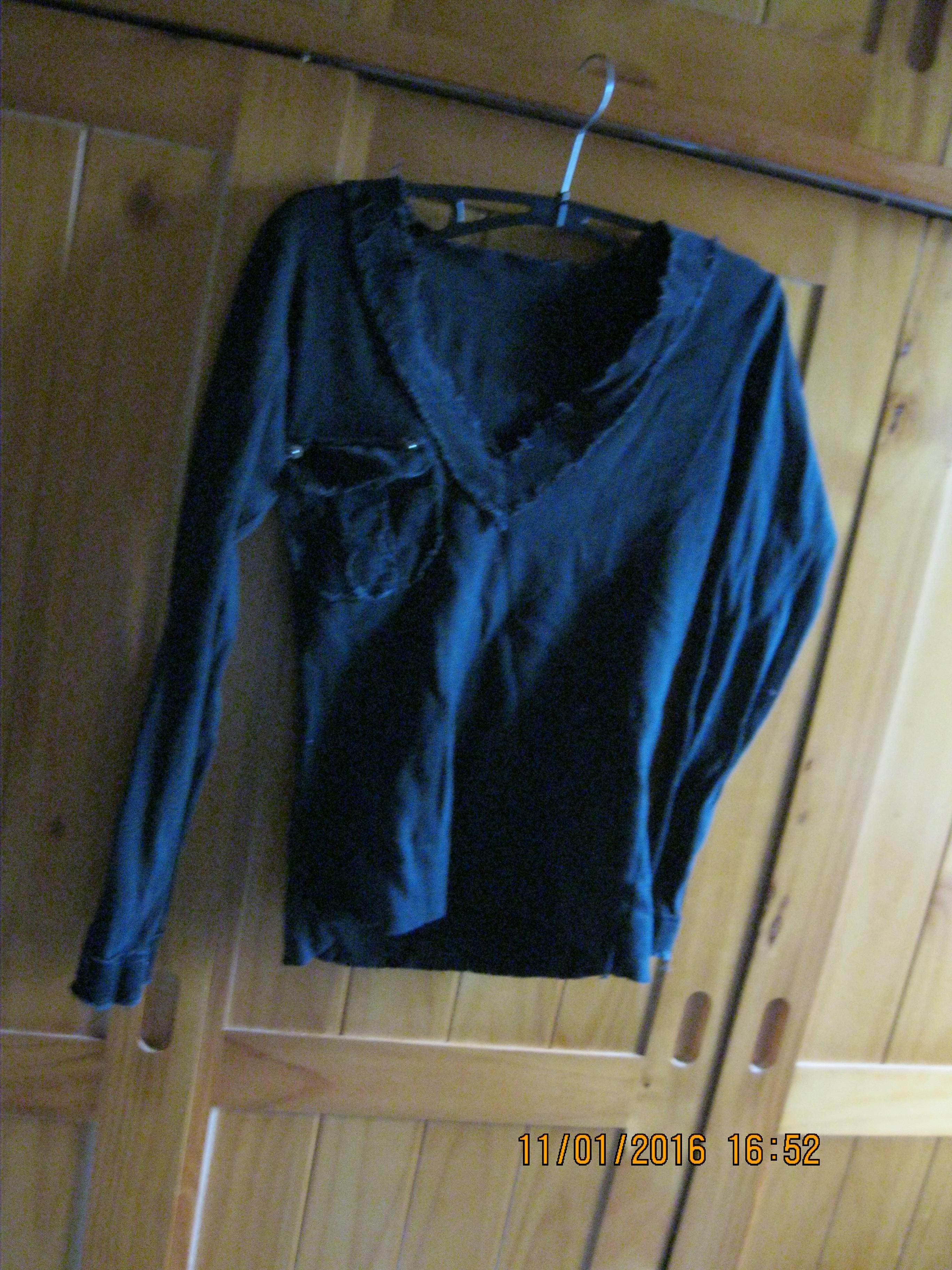 troc de troc petit pull noir taille 36 image 0