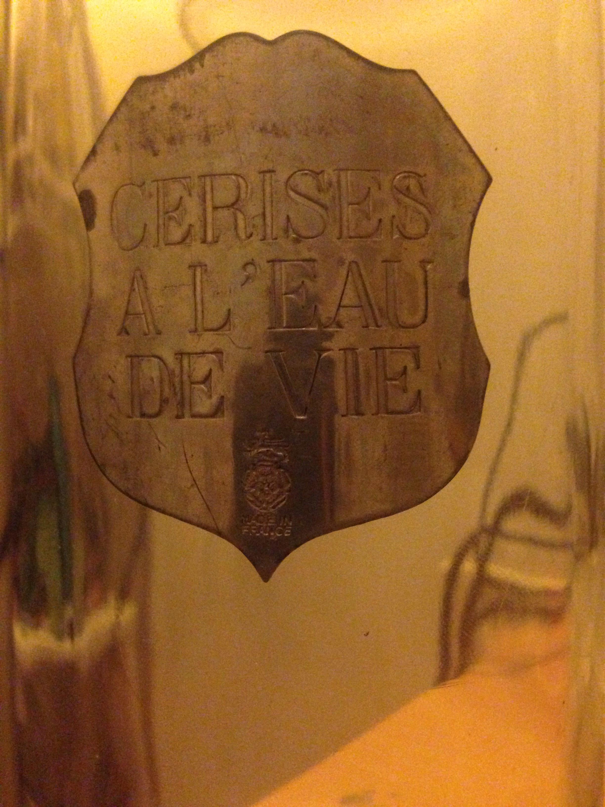 troc de troc flacon vintage avec etiquette en étain made in france image 1