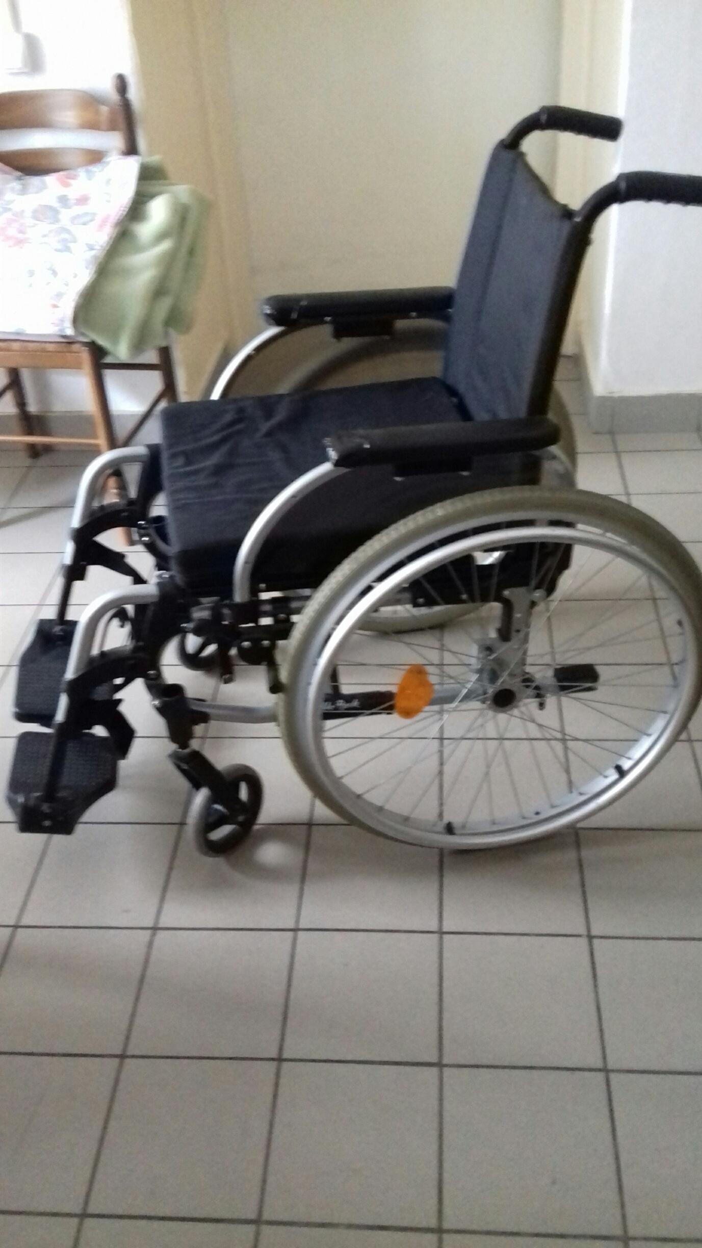 troc de troc je loue mon fauteuil roulant manuel avec son coussin image 0