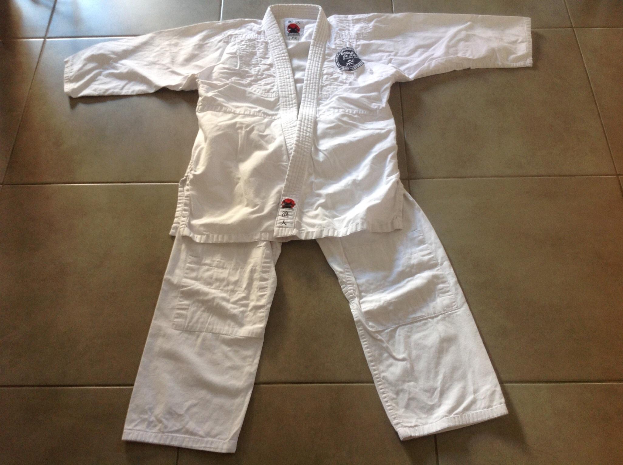 troc de troc kimono judo 140 cm image 0