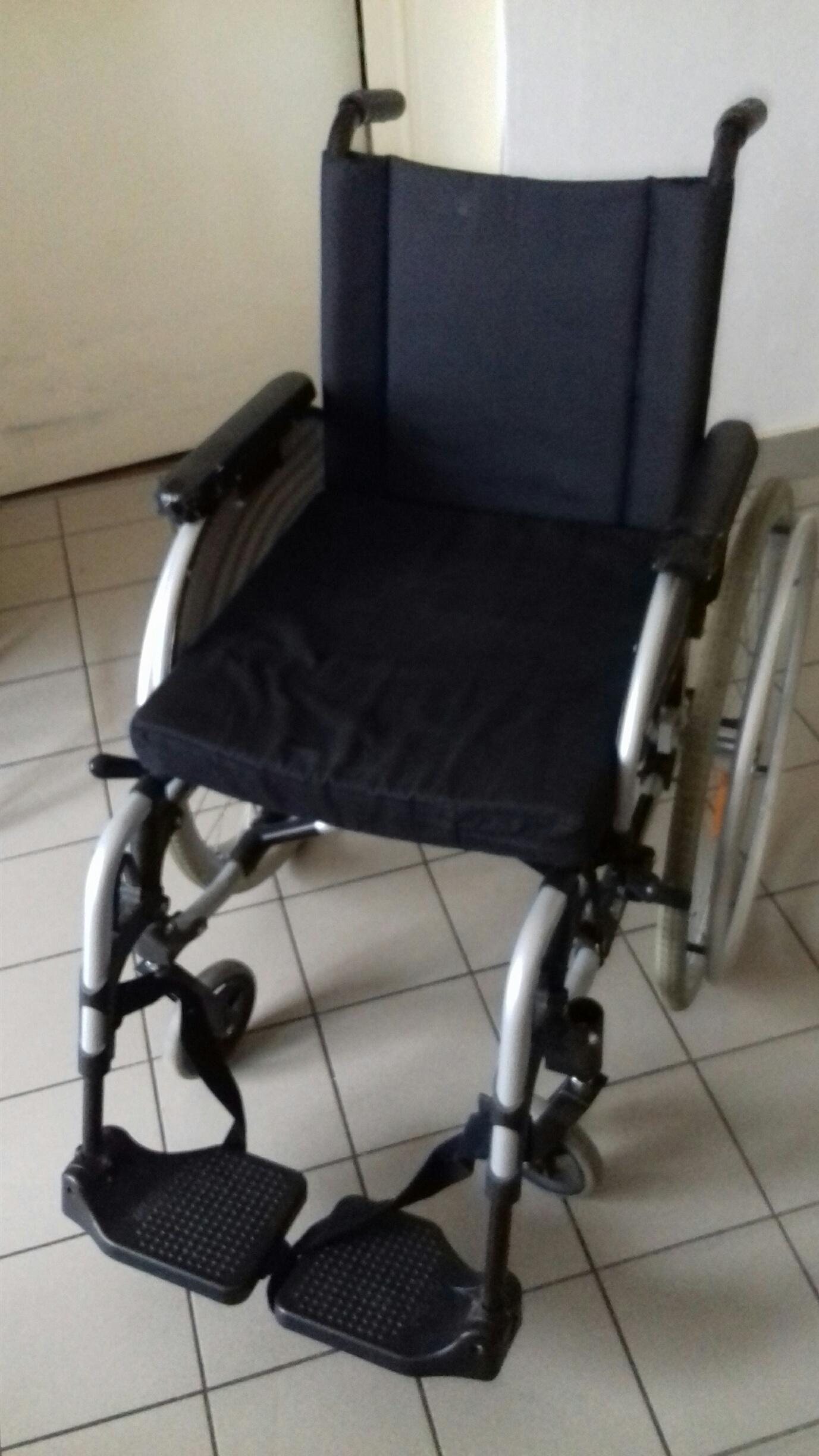 troc de troc je loue mon fauteuil roulant manuel avec son coussin image 1