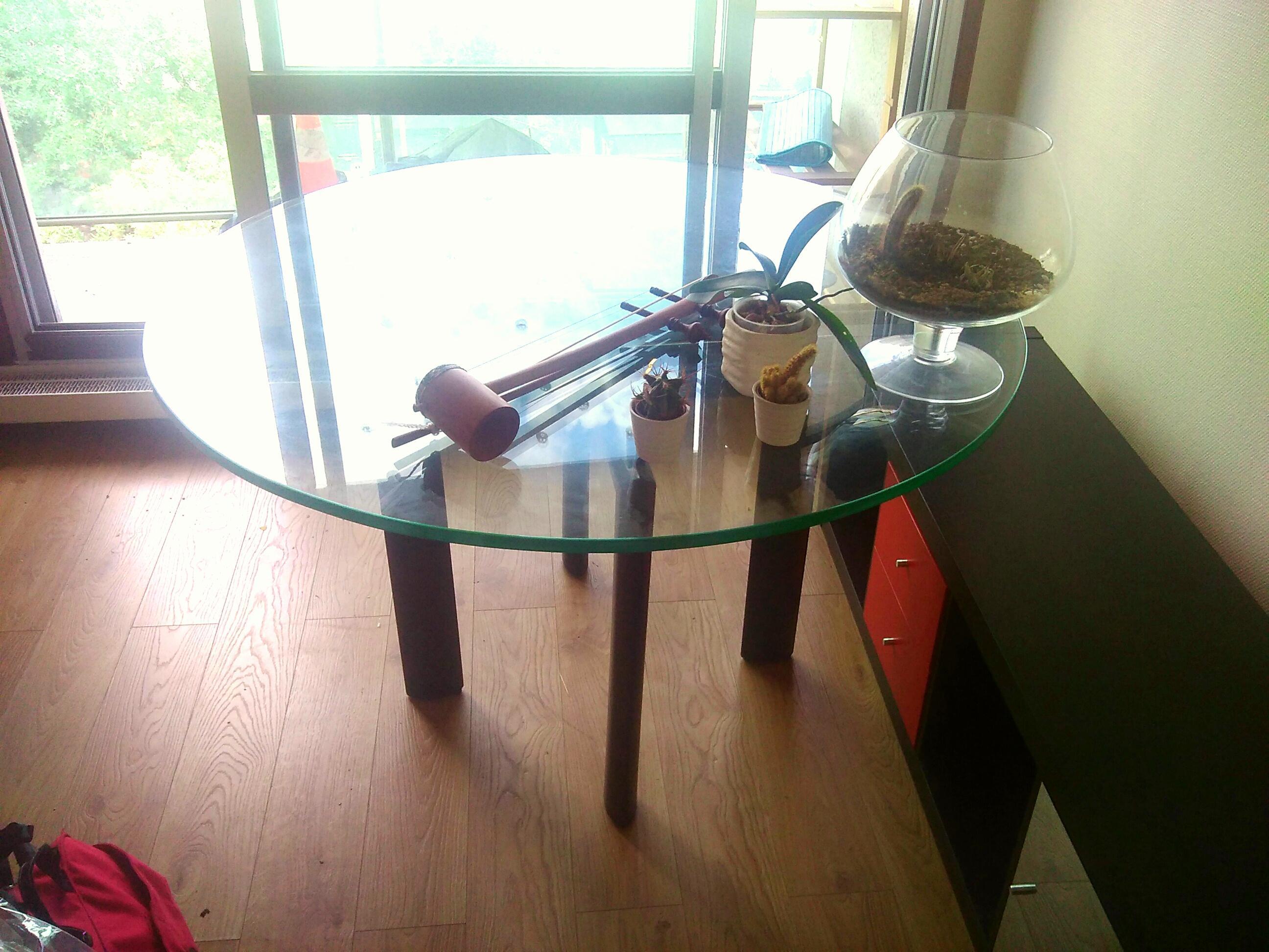 troc de troc table design le corbusier en verre ronde image 0